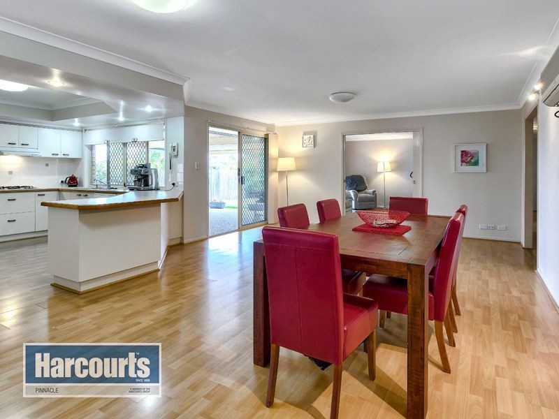 64 Reginald Av, Arana Hills QLD 4054