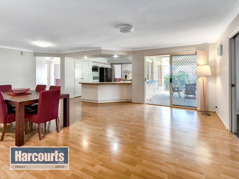 64 Reginald Av, Arana Hills QLD 4054