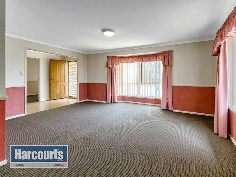 64 Reginald Av, Arana Hills QLD 4054