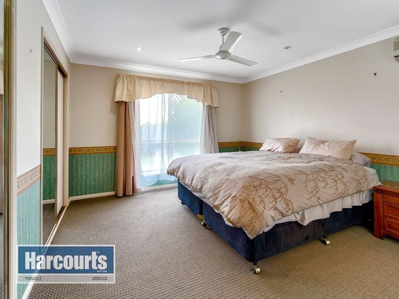 64 Reginald Av, Arana Hills QLD 4054