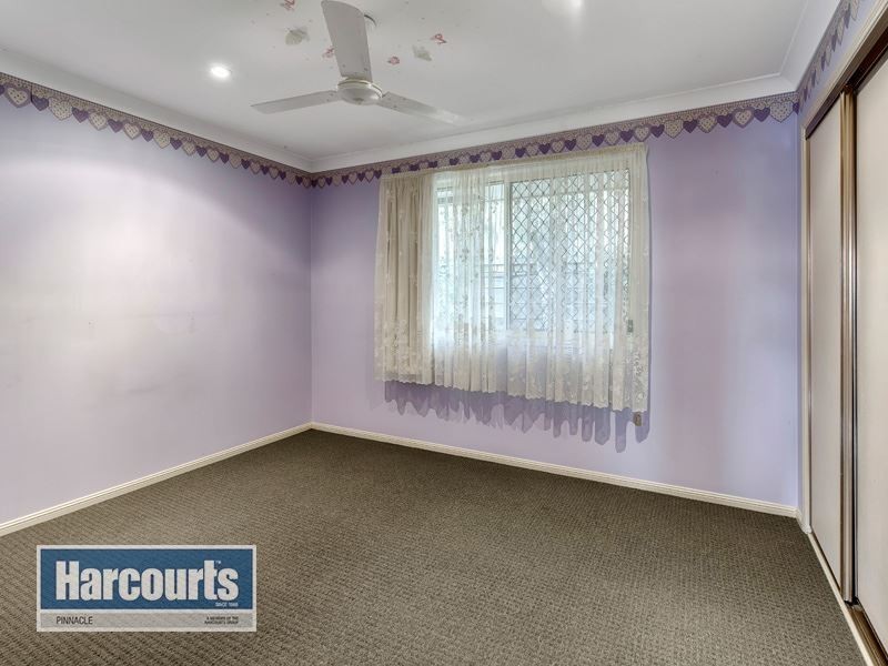 64 Reginald Av, Arana Hills QLD 4054