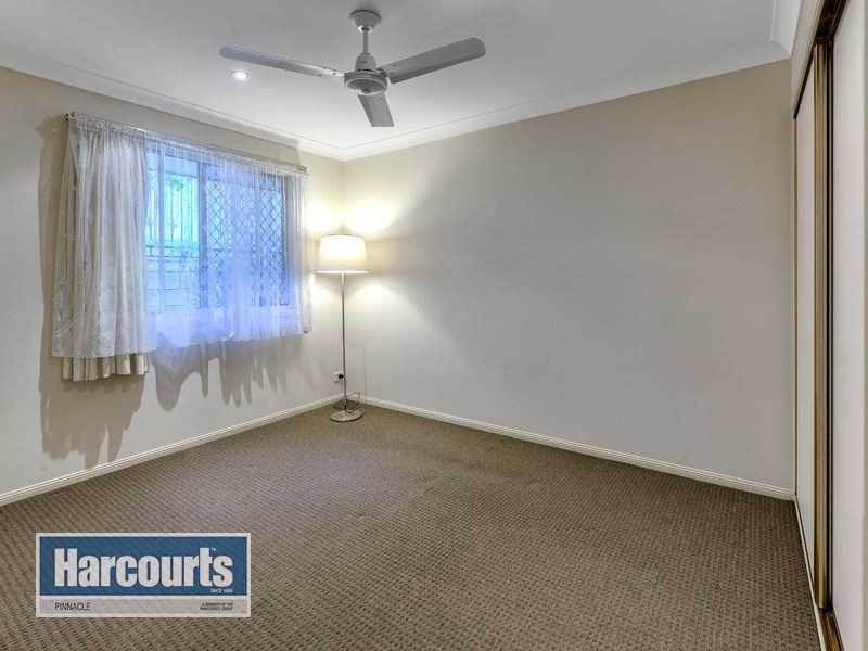 64 Reginald Av, Arana Hills QLD 4054