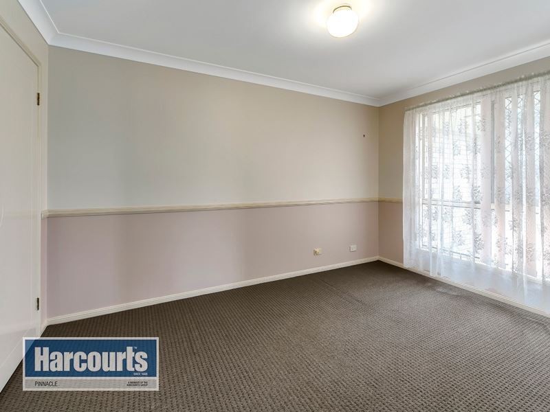 64 Reginald Av, Arana Hills QLD 4054