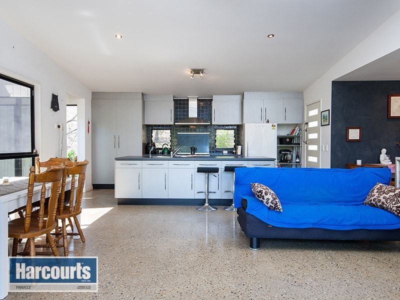 845 Winn Road, Cashmere QLD 4500