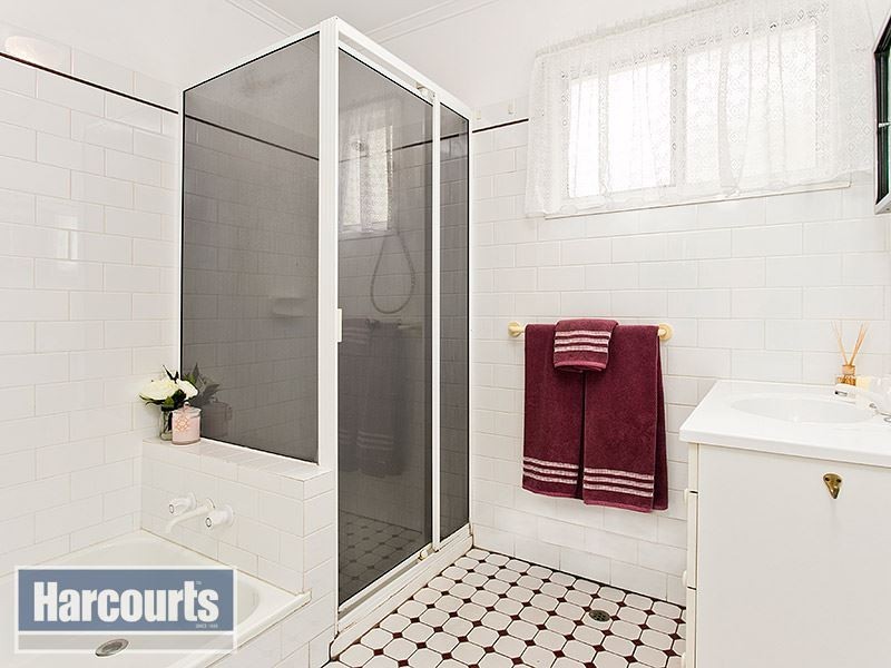 10 Minto Cr, Arana Hills QLD 4054