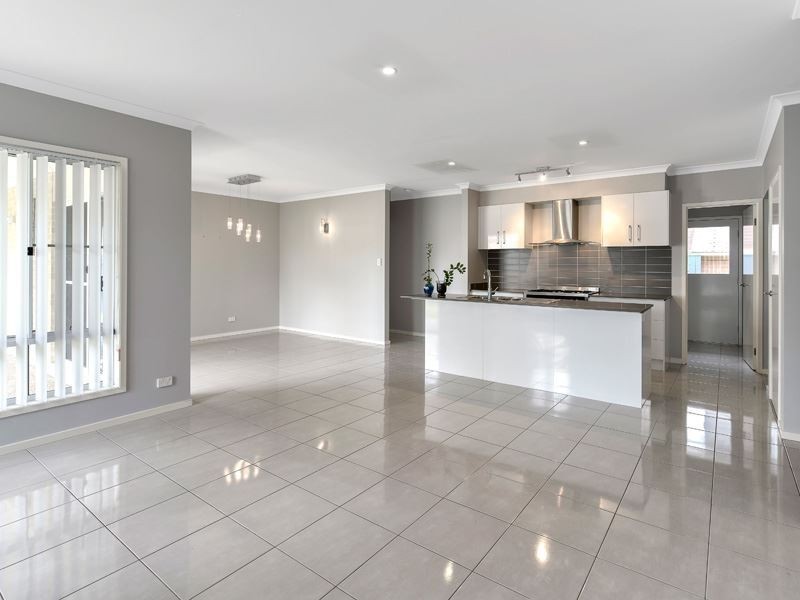 2 Booyong Place, Bridgeman Downs QLD 4035