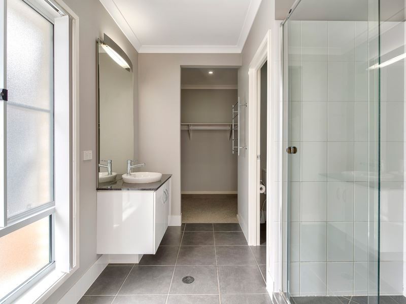 2 Booyong Place, Bridgeman Downs QLD 4035