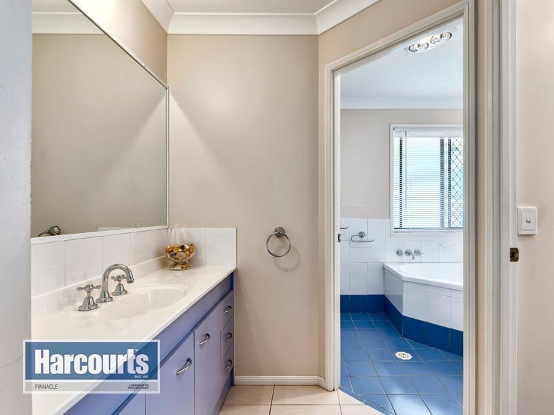 8 Duet Ct, Eatons Hill QLD 4037