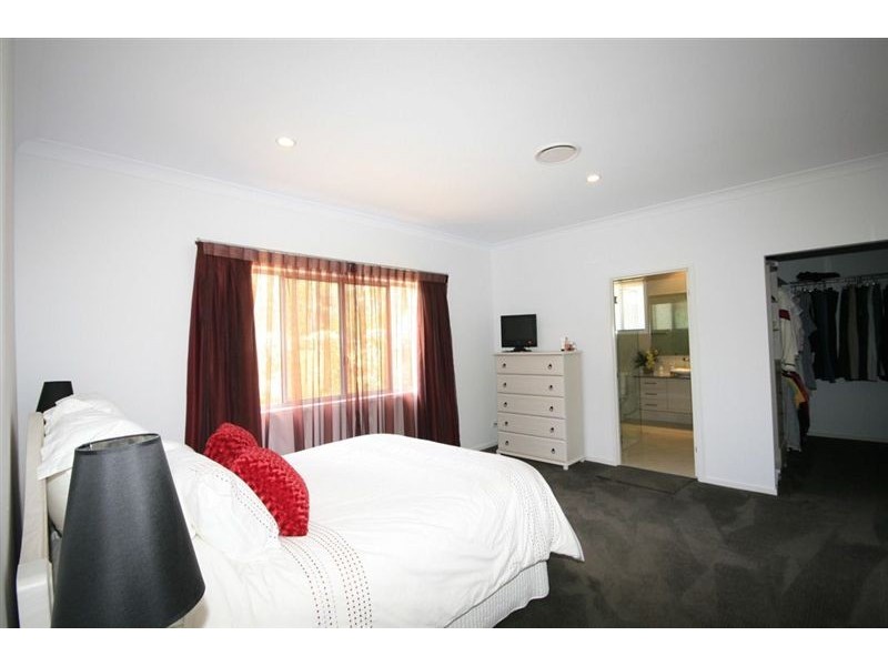 19 Silverbirch Place, Bridgeman Downs QLD 4035