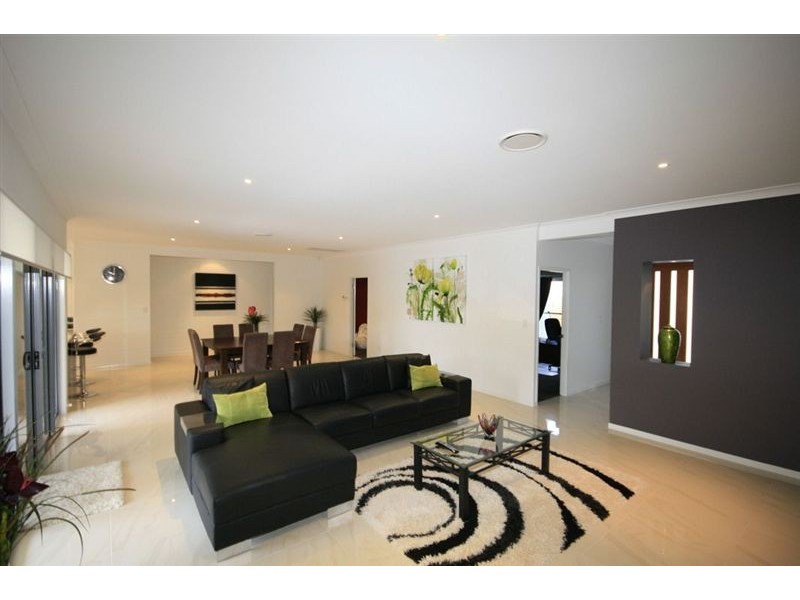 19 Silverbirch Place, Bridgeman Downs QLD 4035