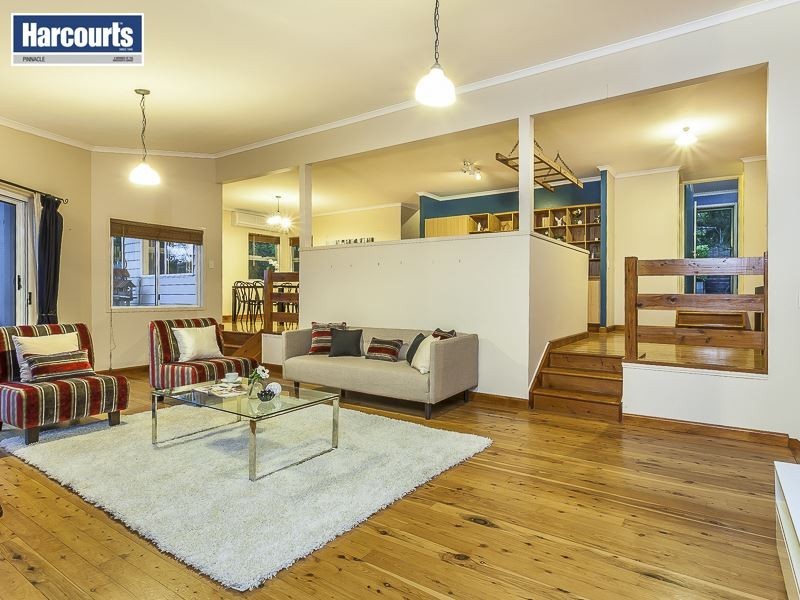 4 Woodgate Ct, Ferny Hills QLD 4055