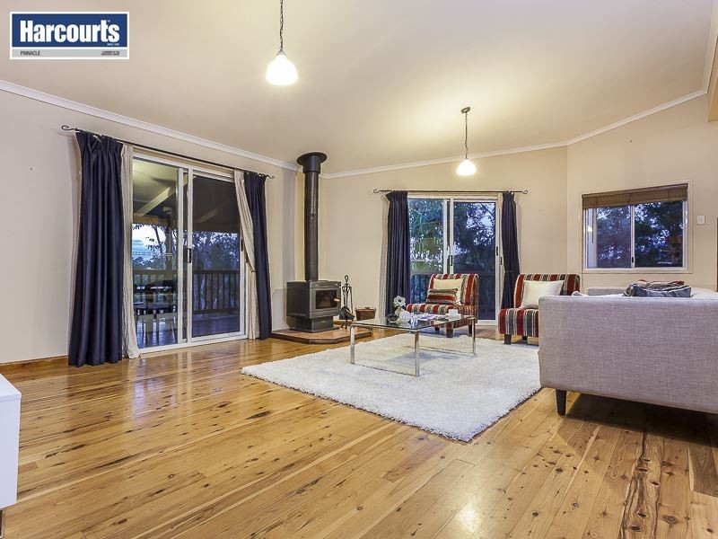 4 Woodgate Ct, Ferny Hills QLD 4055