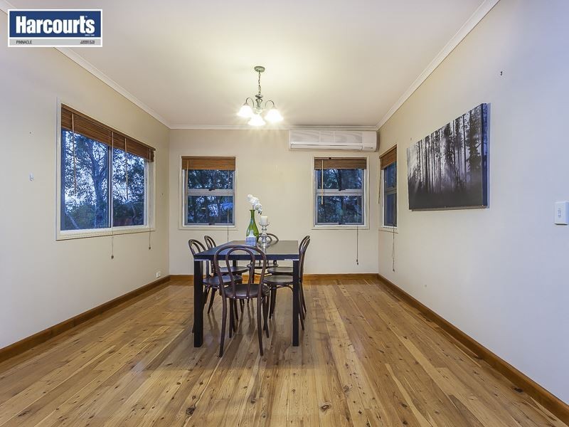 4 Woodgate Ct, Ferny Hills QLD 4055