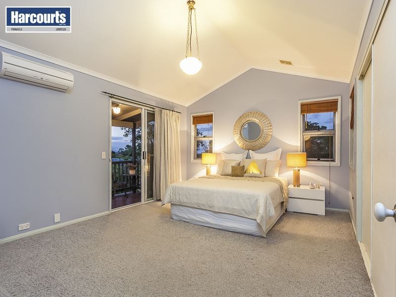 4 Woodgate Ct, Ferny Hills QLD 4055