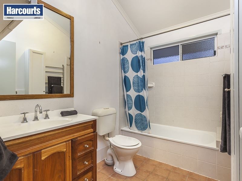 4 Woodgate Ct, Ferny Hills QLD 4055