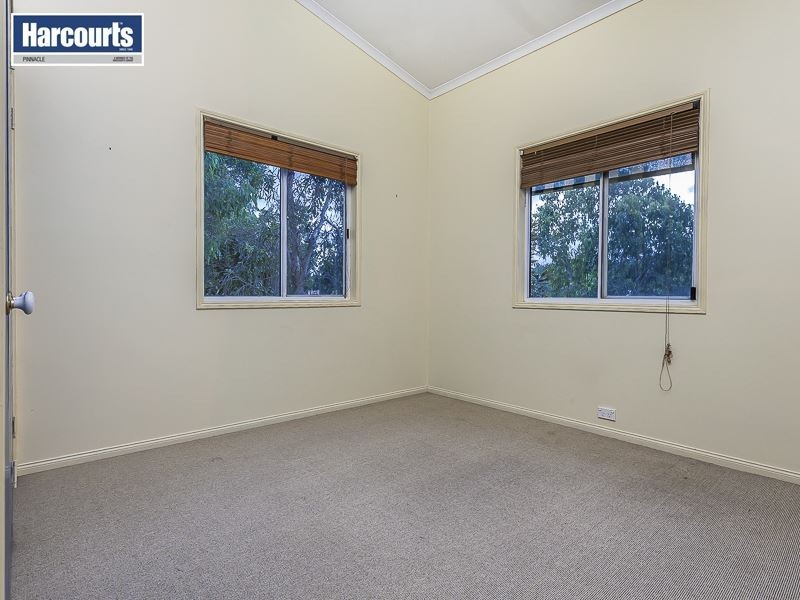 4 Woodgate Ct, Ferny Hills QLD 4055