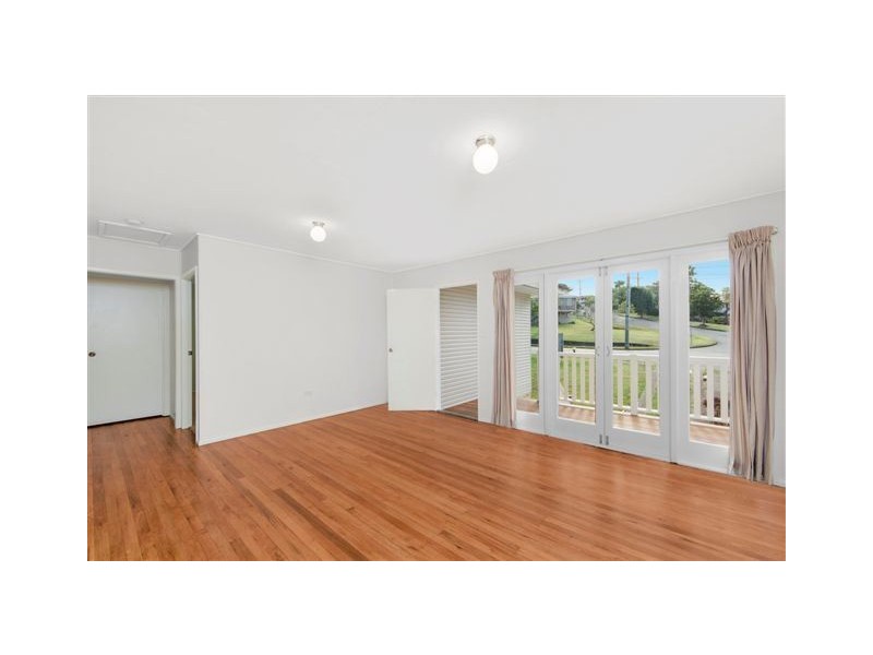 15 Camelia Av, Everton Hills QLD 4053