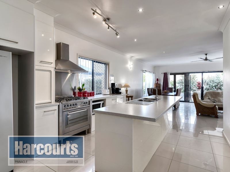 8 Forrestal Cct, North Lakes QLD 4509