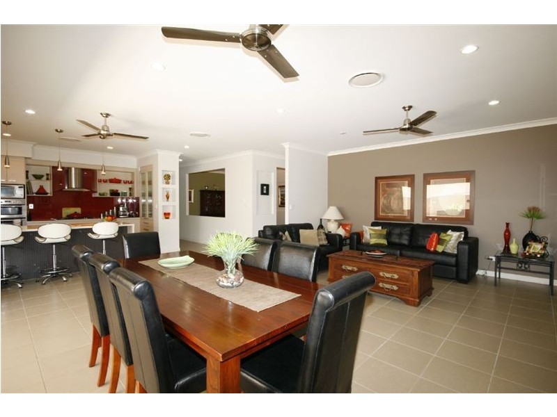 12 Cienna Place, Bridgeman Downs QLD 4035