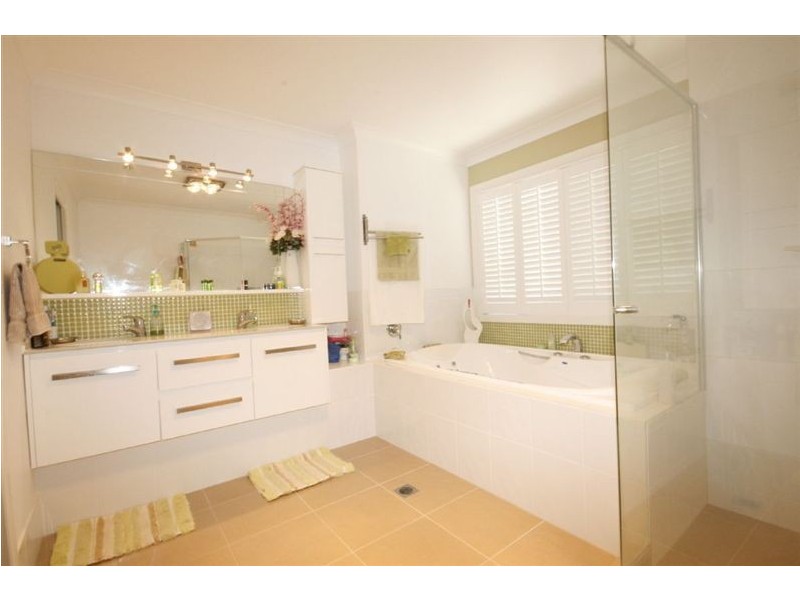 12 Cienna Place, Bridgeman Downs QLD 4035