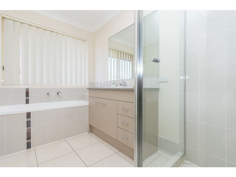 128 Graham Rd, Morayfield QLD 4506