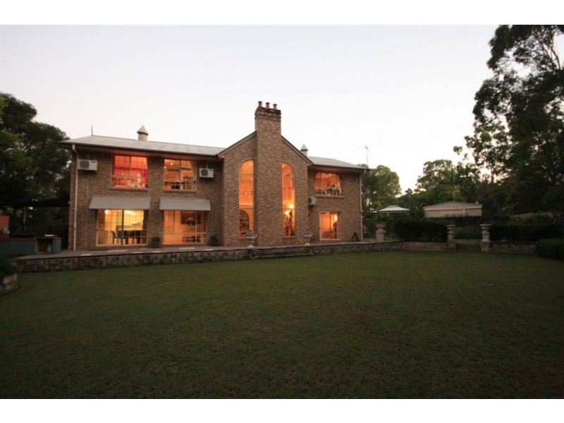 15 Champions Ct, Albany Creek QLD 4035