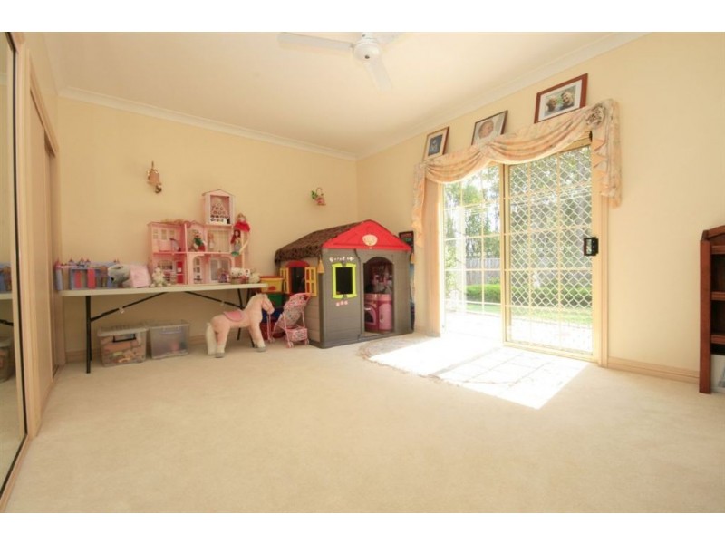 15 Champions Ct, Albany Creek QLD 4035