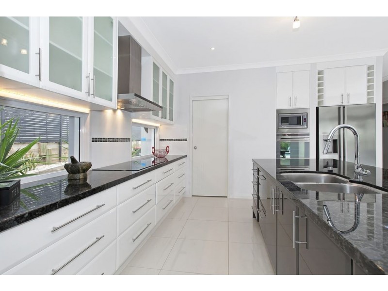 4 Dress Circle Court, Bridgeman Downs QLD 4035