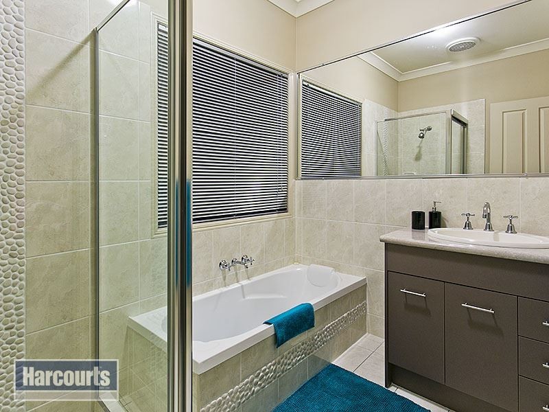 3 Fee Place, Eatons Hill QLD 4037