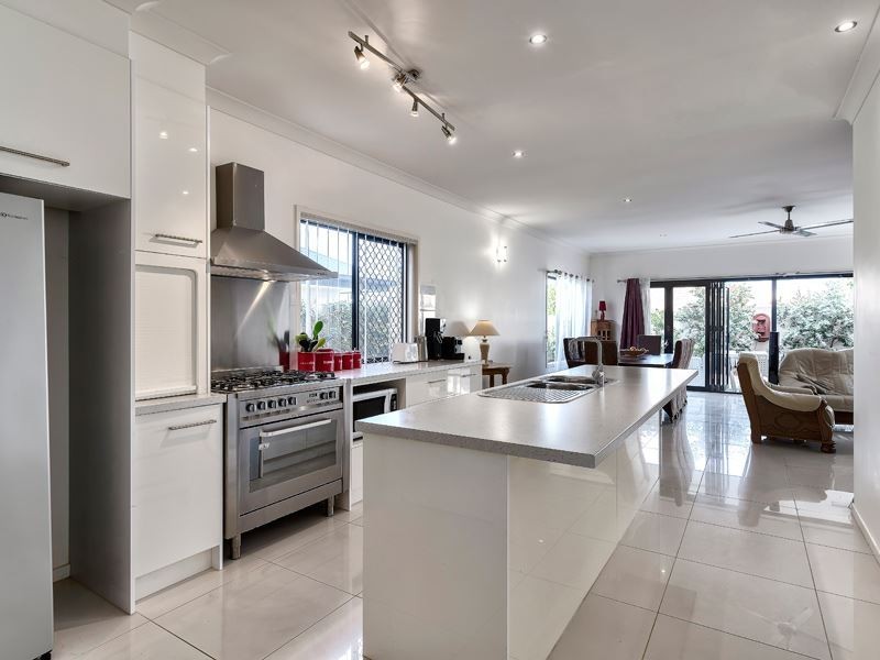 8 Forrestal Cct, North Lakes QLD 4509