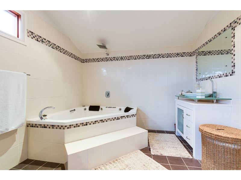 8 Alfred Street, Woody Point QLD 4019