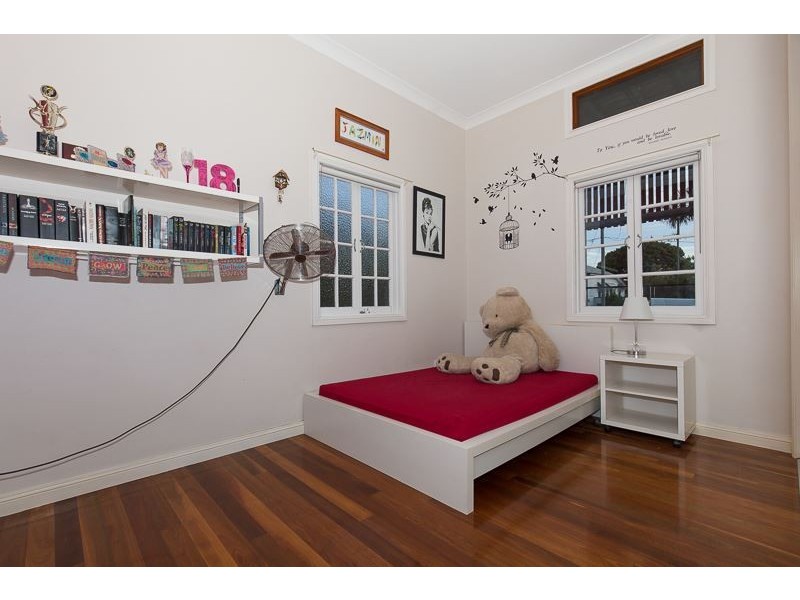 8 Alfred Street, Woody Point QLD 4019