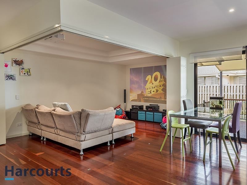 18 Brolga Ave, Kallangur QLD 4503