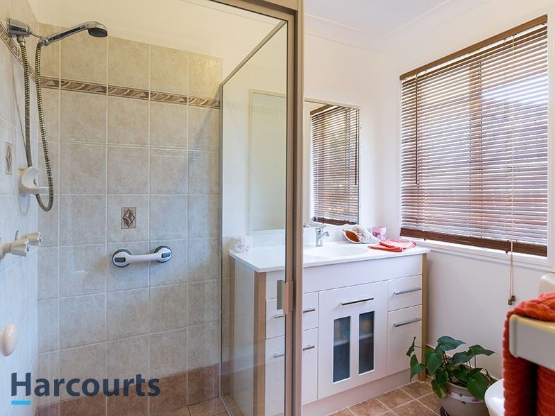 21 Hayward Ave, Cashmere QLD 4500