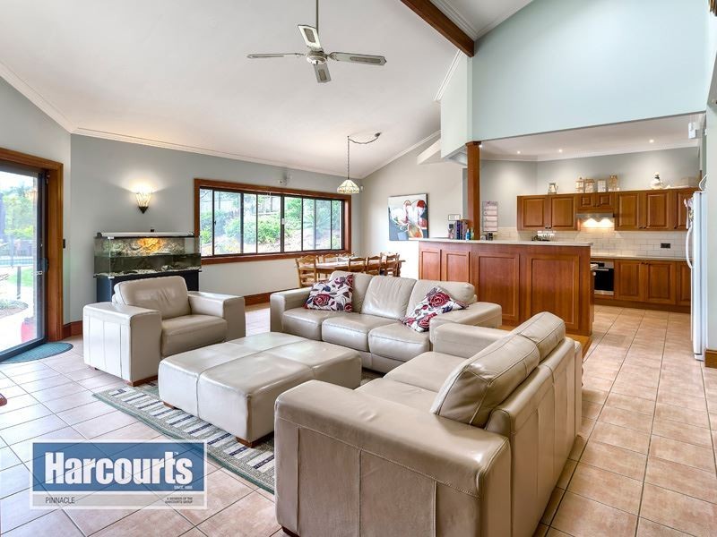 37 Saturn Cr, Bridgeman Downs QLD 4035