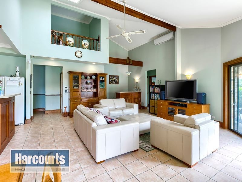 37 Saturn Cr, Bridgeman Downs QLD 4035