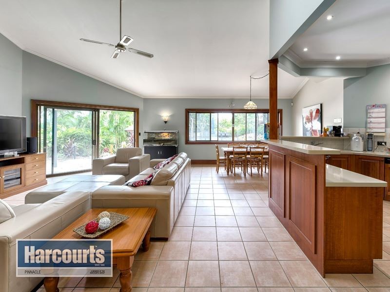 37 Saturn Cr, Bridgeman Downs QLD 4035