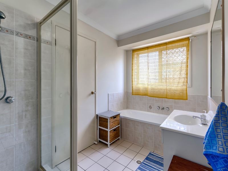 129 Cambridge Cres, Fitzgibbon QLD 4018