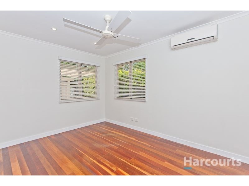 9 Sedgemoor Street, Stafford Heights QLD 4053