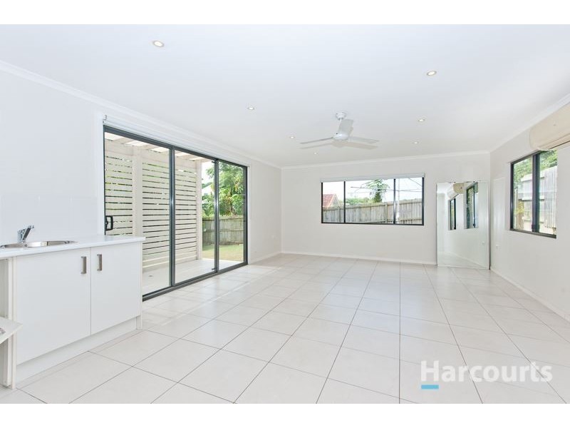 9 Sedgemoor Street, Stafford Heights QLD 4053