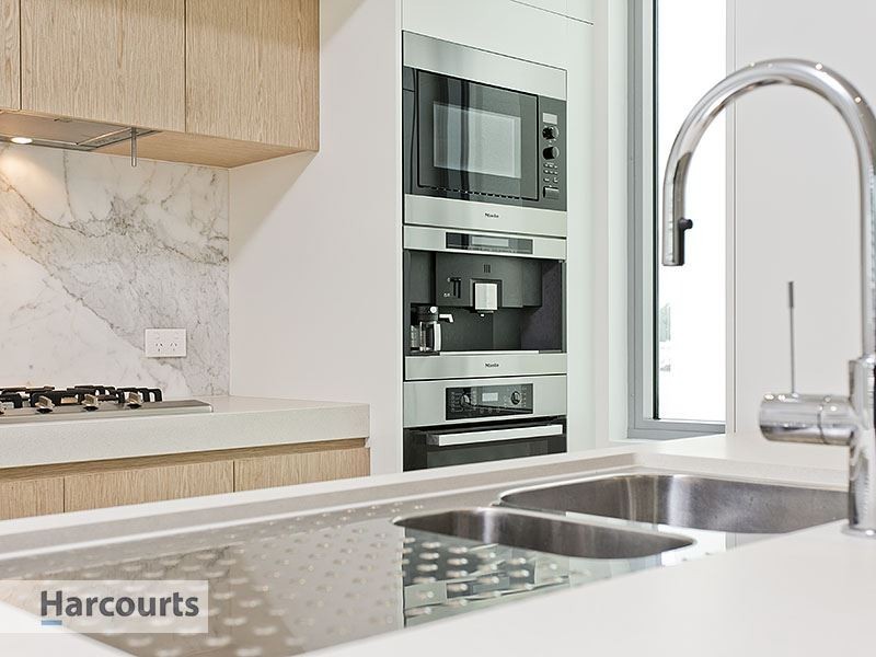 1408/118 Parkside Circuit, Hamilton QLD 4007