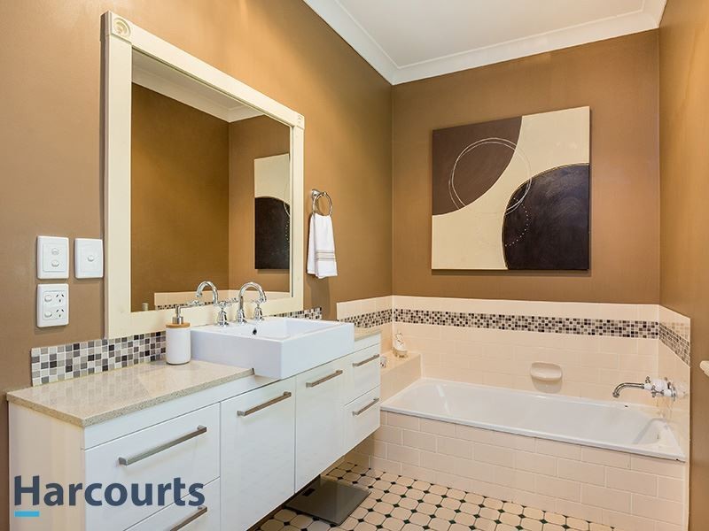 12 Tiffany Court, Eatons Hill QLD 4037