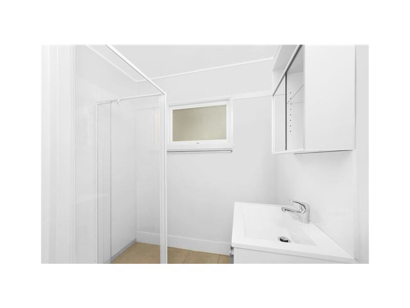 15 Camelia Av, Everton Hills QLD 4053