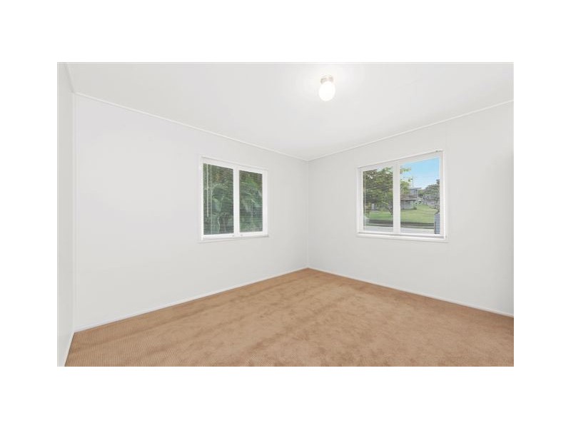 15 Camelia Av, Everton Hills QLD 4053