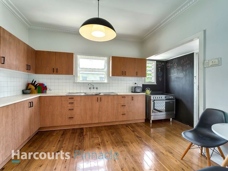 15 Hoskins St, Sandgate QLD 4017