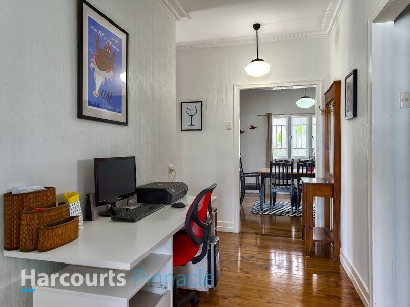 15 Hoskins St, Sandgate QLD 4017