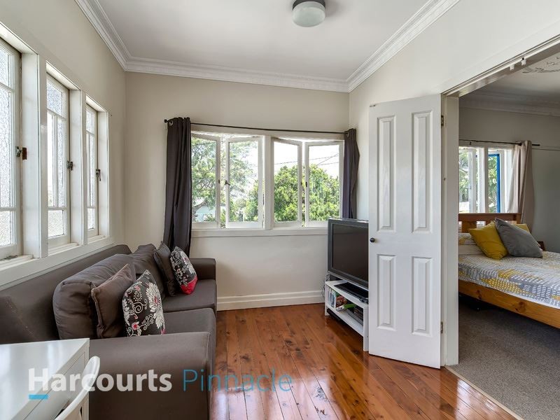 15 Hoskins St, Sandgate QLD 4017