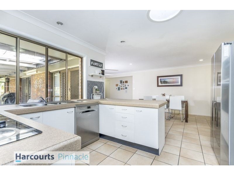 28 Vaucluse Cres, Petrie QLD 4502