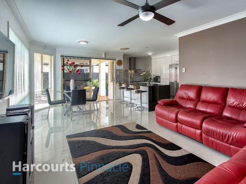 198 Saturn Cr, Bridgeman Downs QLD 4035