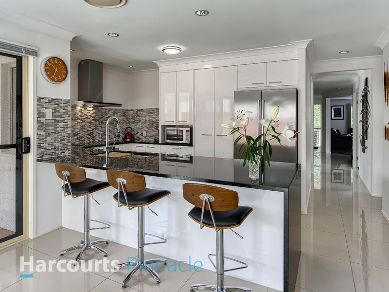 198 Saturn Cr, Bridgeman Downs QLD 4035